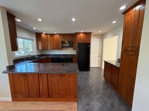 207 Knight Dr in San Rafael, CA - Building Photo - Building Photo