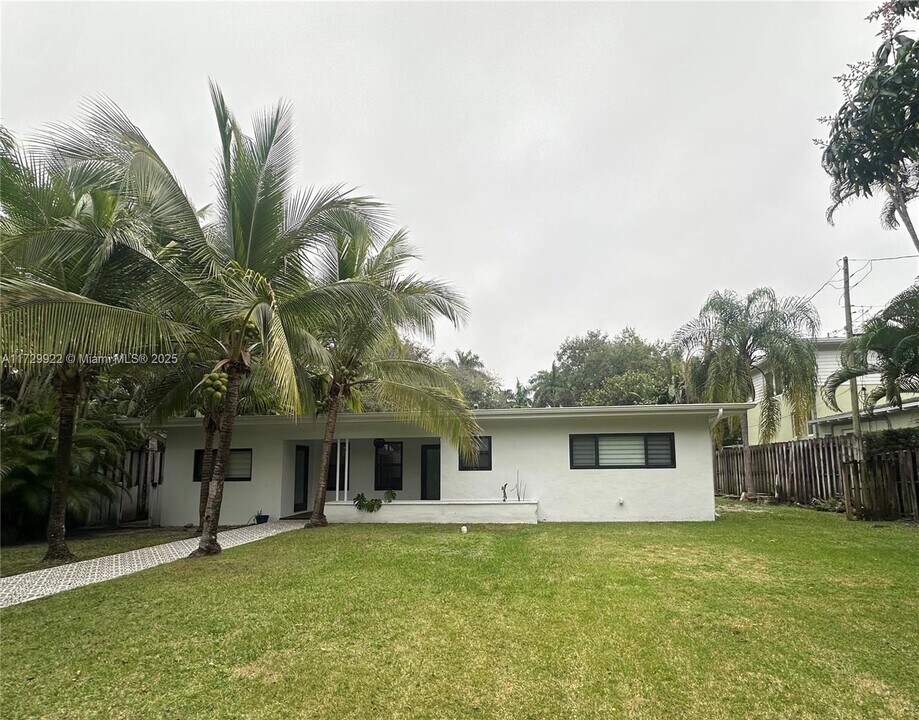 4191 Braganza Ave in Miami, FL - Building Photo