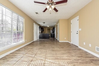 1341 Birdsong Ln in Hampton, GA - Foto de edificio - Building Photo