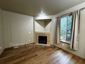 136 NE Miramar Cir in Bremerton, WA - Building Photo - Building Photo