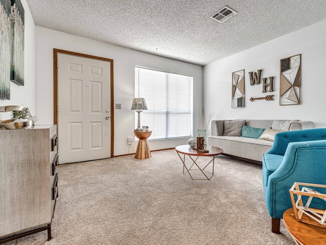 Whitehorse Apartments in Yukon, OK - Foto de edificio - Building Photo