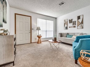 Whitehorse Apartments in Yukon, OK - Building Photo - Building Photo