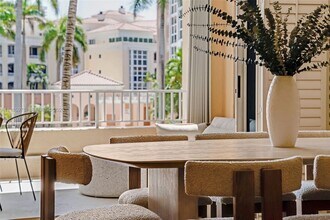 725 Crandon Blvd in Key Biscayne, FL - Building Photo - Building Photo