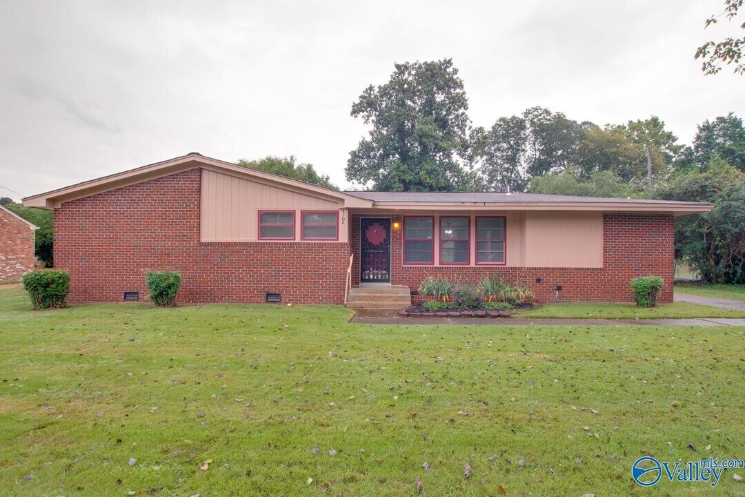 4108 Lakeview Dr NW in Huntsville, AL - Building Photo