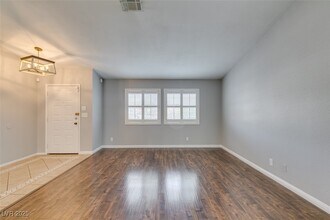 362 Umbria Way in Henderson, NV - Foto de edificio - Building Photo