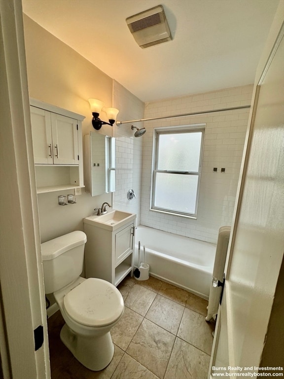 58 Saxton St, Unit #2 in Boston, MA - Foto de edificio - Building Photo
