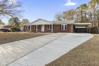 204 Maplehurst Dr in Jacksonville, NC - Building Photo - Building Photo