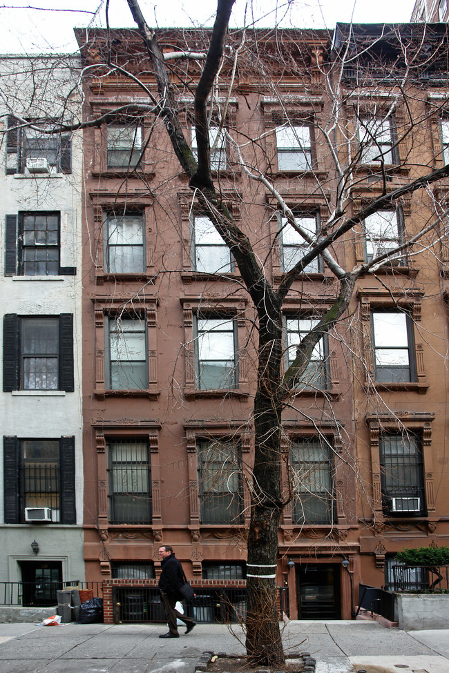 157 W 73rd St in New York, NY - Foto de edificio - Building Photo