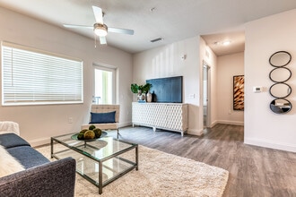 Grand Oak Apartments in Largo, FL - Building Photo - Interior Photo