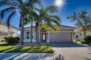 2175 Chenille Ct in Venice, FL - Building Photo