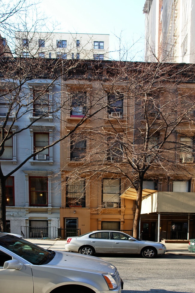 122 W 73rd St in New York, NY - Building Photo - Building Photo