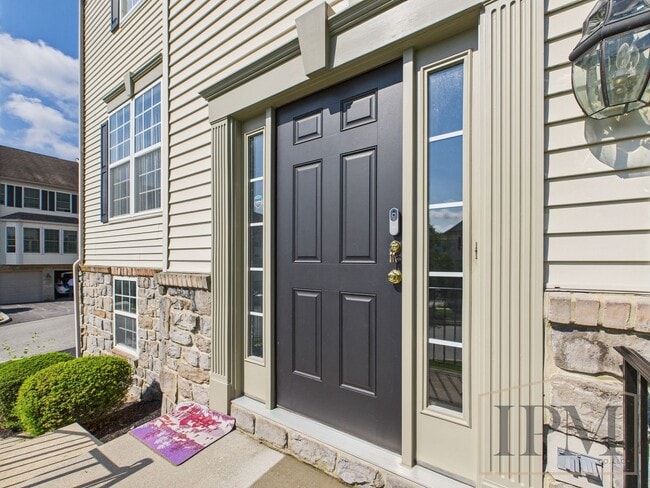 2725 Hunt Club Dr