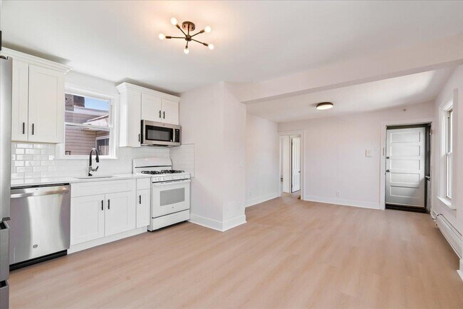 230 Brunswick St in Jersey City, NJ - Building Photo - Building Photo