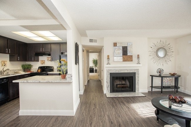 Meridian Terrace in Sacramento, CA - Foto de edificio - Building Photo