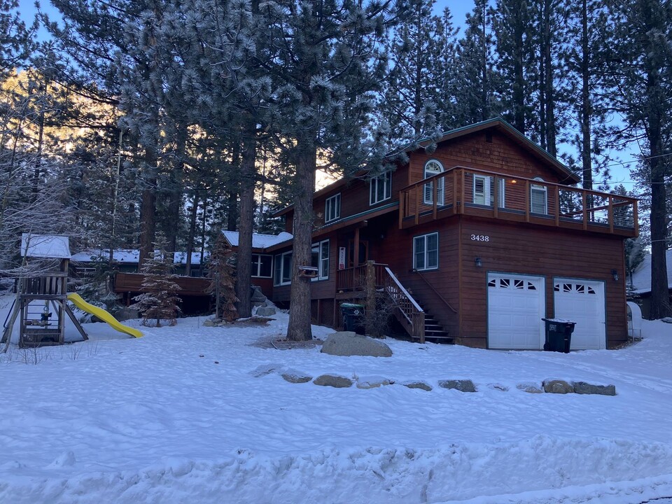 3438 Beaver Brae in South Lake Tahoe, CA - Building Photo