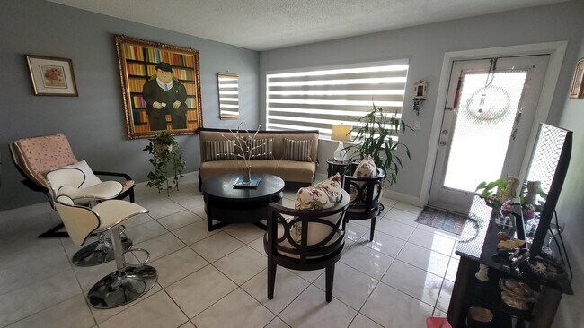 153 Sheffield G in West Palm Beach, FL - Building Photo - Building Photo