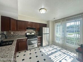 262 Fairfield Pl in Morganville, NJ - Building Photo - Building Photo