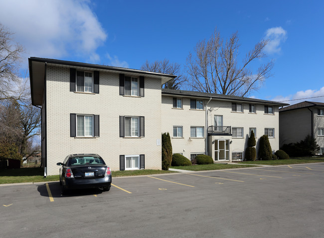 260 Cedar St in Cambridge, ON - Building Photo - Primary Photo