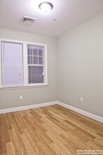 195 W 3rd St, Unit 4 in Boston, MA - Foto de edificio - Building Photo