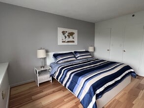 300 Lynn Shore Dr, Unit Condo with a Beach View in Lynn, MA - Building Photo - Building Photo