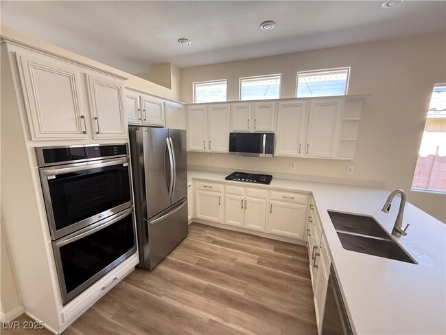 10657 Sapphire Vista Ave in Las Vegas, NV - Foto de edificio - Building Photo