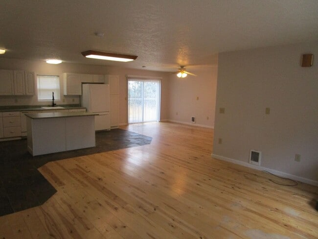 7110 Teenie Rd in Prineville, OR - Building Photo - Building Photo