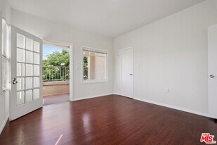 1464 3/8-1464 W 35th Pl in Los Angeles, CA - Building Photo