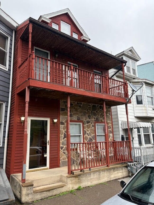 property at 1223 Washington St