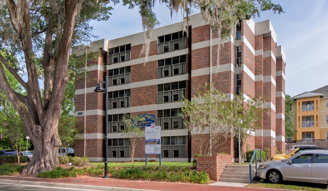 University Heights Apartments Near UF in Gainesville, FL - Building Photo - Building Photo