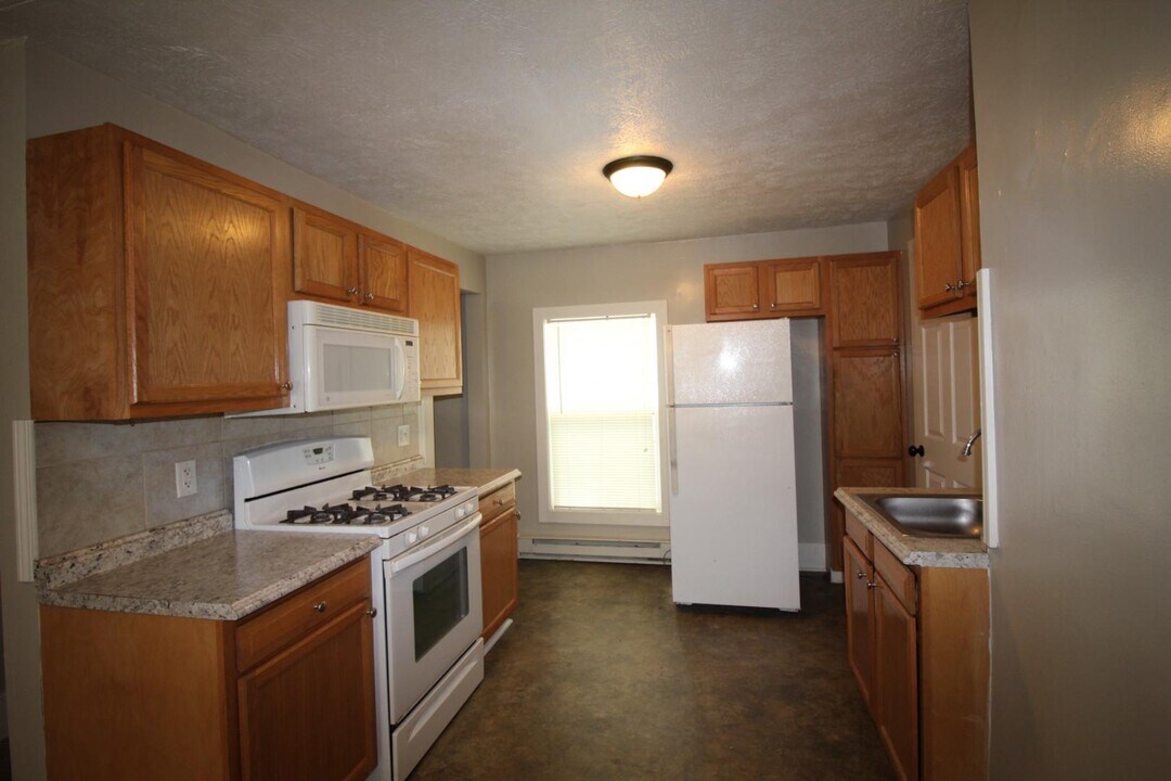 819 Douglas St NW in Grand Rapids, MI - Building Photo