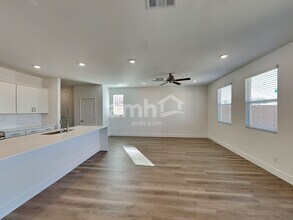 11095 Sanaco Ct in Las Vegas, NV - Foto de edificio - Building Photo