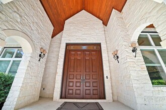 500 Konstanty Cir in West Lake Hills, TX - Building Photo - Building Photo