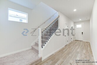 3915 McCormick Vlg Dr in Bremerton, WA - Building Photo - Building Photo