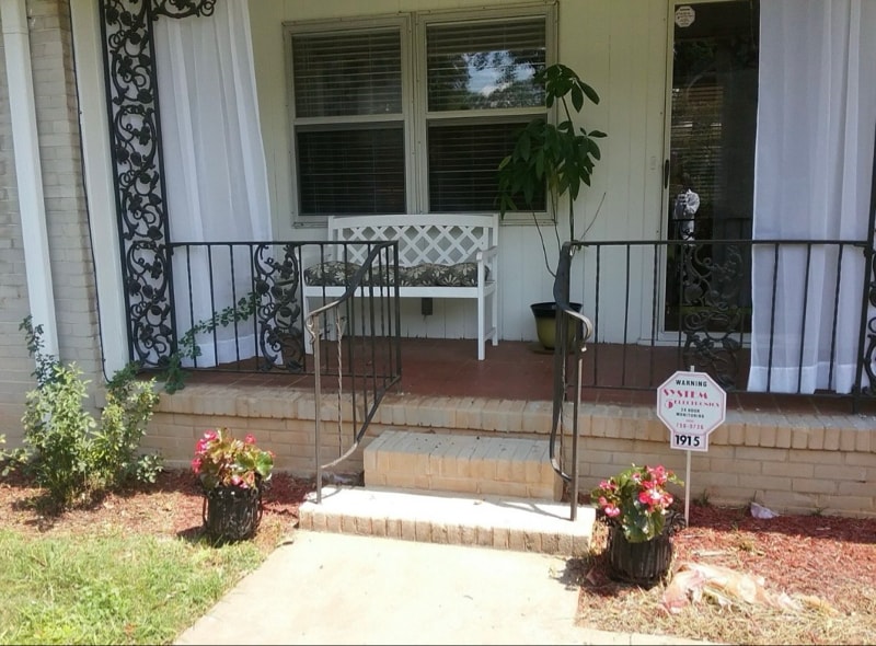 1915 Walker Ave in College Park, GA - Building Photo