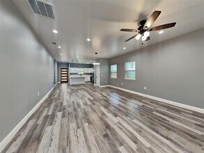 633 Helena Ave in Dallas, TX - Building Photo - Building Photo