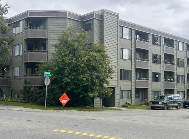 2201 Romig Pl in Anchorage, AK - Building Photo - Building Photo