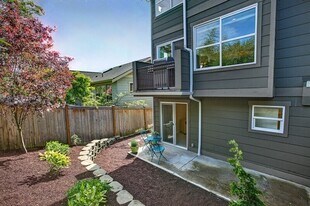 3806 Interlake Ave N in Seattle, WA - Building Photo