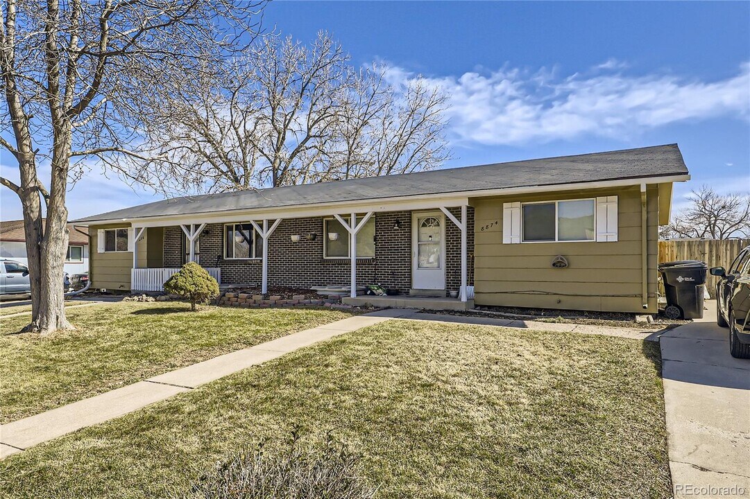 8876 Lipan St in Thornton, CO - Building Photo