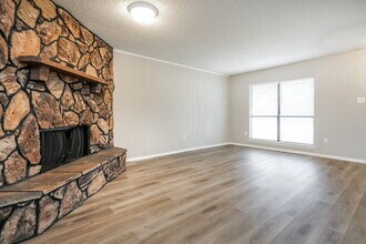 6628 Brookdale Dr in Watauga, TX - Building Photo - Building Photo