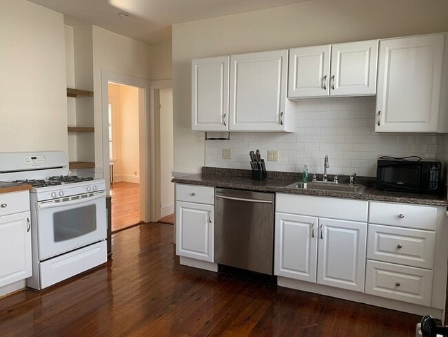 52 Percival St, Unit 3 in Boston, MA - Foto de edificio - Building Photo