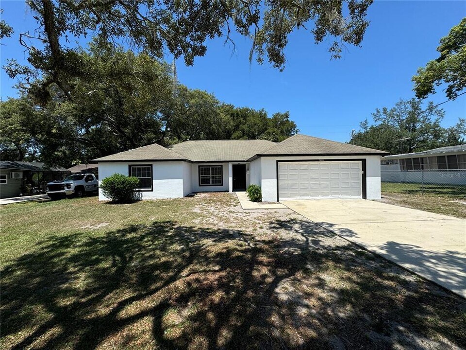 34329 Oak Ave in Leesburg, FL - Building Photo