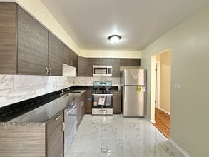 627 N Lincoln Ave, Unit J01P in Addison, IL - Building Photo - Building Photo