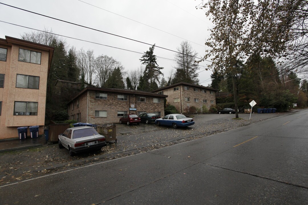 10519 24th Ave NE in Seattle, WA - Foto de edificio