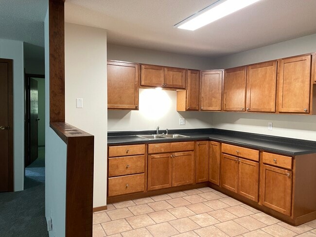 425 8th Ave NE, Unit 8 in Watertown, SD - Building Photo - Building Photo