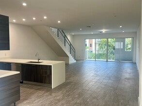 1045 NE 18th Ave, Unit 307 in Fort Lauderdale, FL - Building Photo - Building Photo