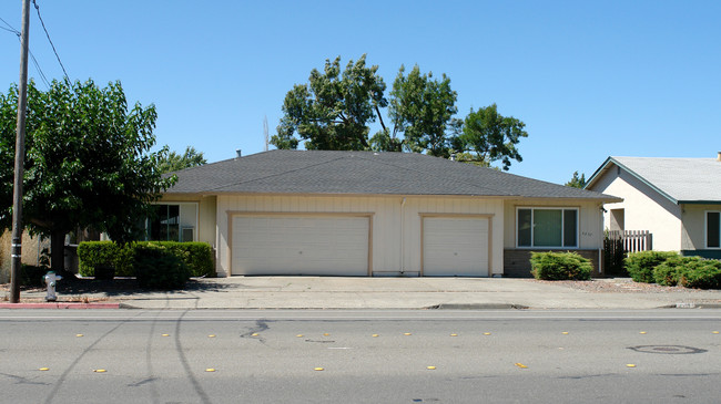 4357 Hoen Ave in Santa Rosa, CA - Building Photo - Building Photo