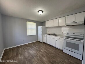 3248 Phyllis St in Jacksonville, FL - Building Photo - Building Photo