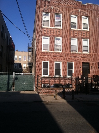 175 E 54th St in Brooklyn, NY - Foto de edificio