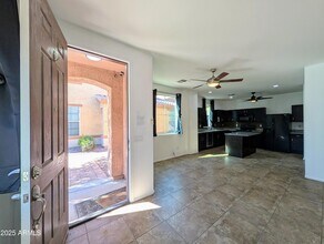 4726 W Fremont Rd. in Phoenix, AZ - Foto de edificio - Building Photo