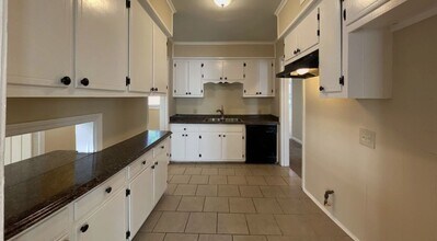 3240 N Waynoka Cir in Memphis, TN - Building Photo - Building Photo